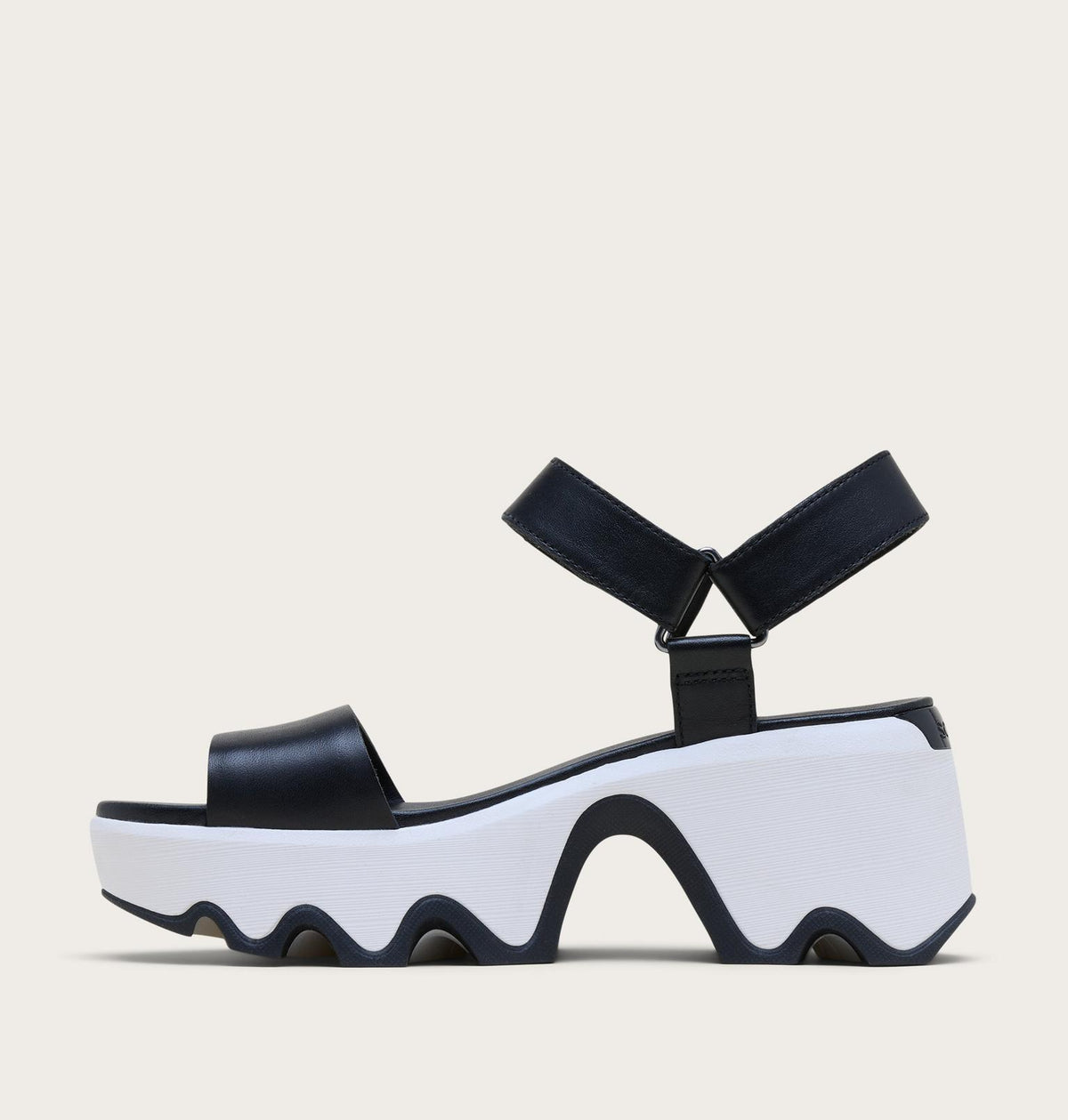 Kinetic™ Aura Y-Strap Women's Sandal - US 8007